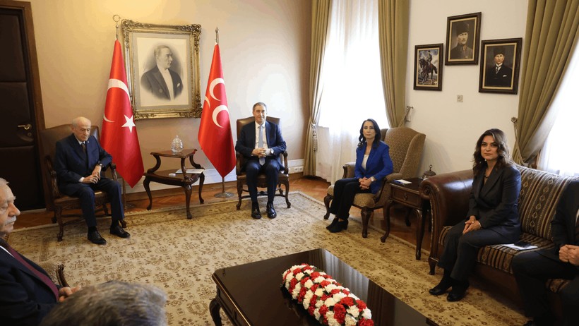 Bahçeli Kapıda Karşıladı, DEM Parti-MHP Görüşmesi Sona Erdi - Resim : 1