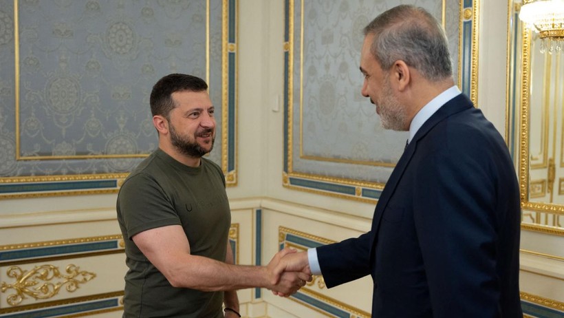 Bakan Hakan Fidan Ukrayna'da Zelenskiy ile Görüşecek - Resim : 1