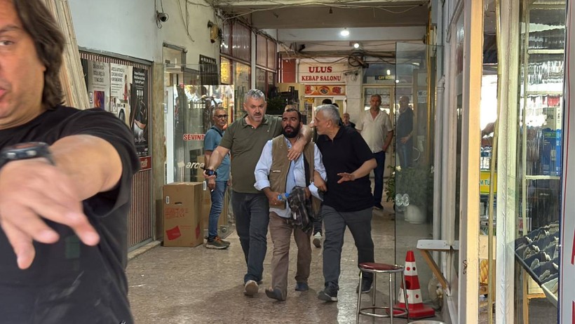 Şehir Şehir Gezip İntihar Girişiminde Bulunuyor... 100'den Fazla Defa Çatıya Çıkan Adam Tekrar İkna Edildi - Resim : 2