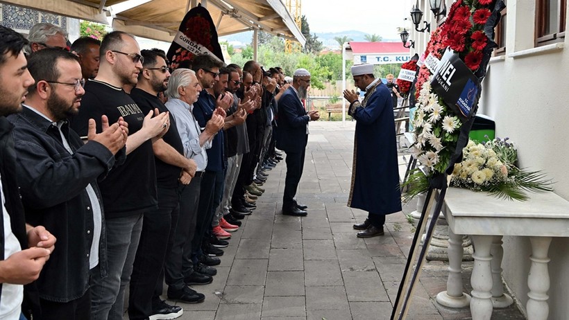 Şarkıcı Şimal'e Son Veda: Gözyaşları İçinde Uğurlandı - Resim : 2