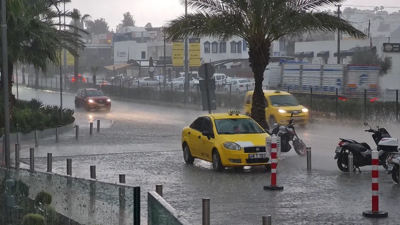 Dışarı Çıkacaklar Dikkat! Meteoroloji Uyardı: Sağanak ve Fırtına Geliyor - Resim : 2