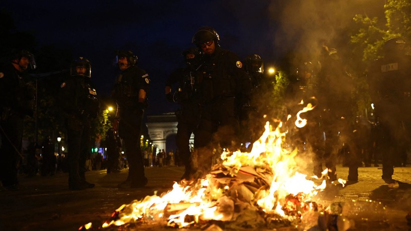 Paris'te 'Şampiyonluk' Kaosu! Sokaklar Yangın Yerine Döndü, Yüzden Fazla Kişi Gözaltında - Resim : 2