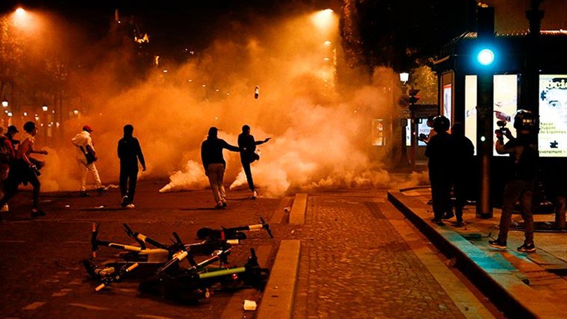 Paris'te 'Şampiyonluk' Kaosu! Sokaklar Yangın Yerine Döndü, Yüzden Fazla Kişi Gözaltında - Resim : 3