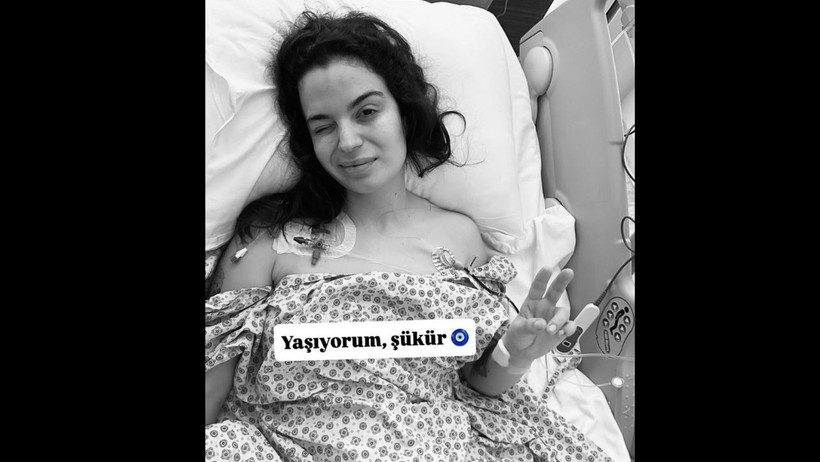 Ünlü Oyuncu Aslı Bekiroğlu'ndan Sevenlerini Korkutan Haber: 9 Saat Ameliyat Masasında Kaldı - Resim : 2