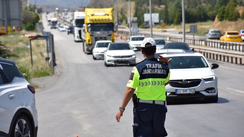 Kurban Bayramı Hareketliliği Başladı: 'Kilit Kavşak'ta Yine Trafik Yoğunluğu - Resim : 1