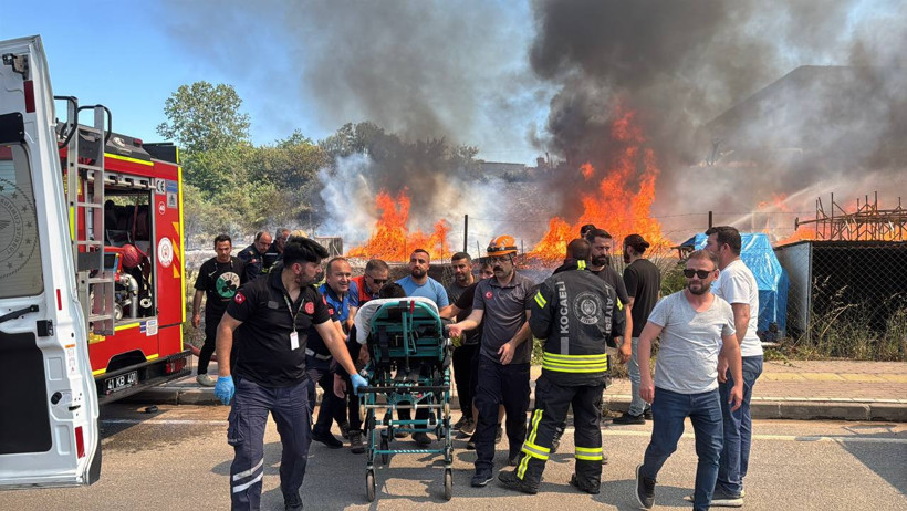 Kocaeli'de Palet Fabrikasında Büyük Yangın! İtfaiye Eri Hastaneye Kaldırıldı - Resim : 1