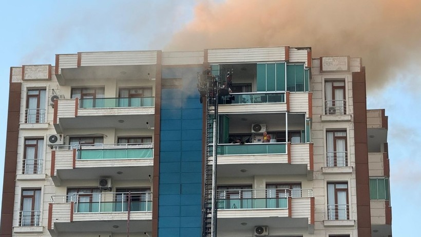 Diyarbakır'da 13 Katlı Apartmanda Yangın Faciası: Anne ve 3 Çocuğu Öldü - Resim : 2