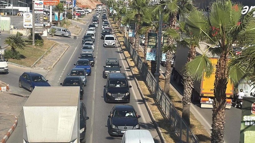 Bayram Göçü Devam Ediyor! Gidiyorlar, Kara, Hava ve Köprülerde Yoğunluk Zirvede - Resim : 3