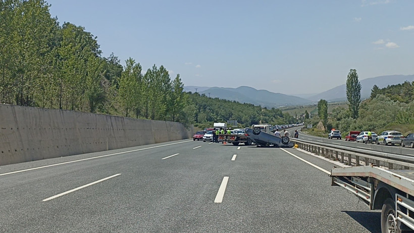 Kastamonu'da Feci Kaza: Otomobil TIR'a Çarptı, Aynı Aileden 5 Kişi Yaralandı - Resim : 2