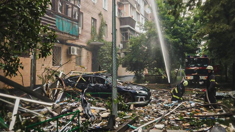 EN BÜYÜK SALDIRI: Rusya İHA'larla Vurdu: Arabalar Yandı, Binalar Çöktü - Resim : 2