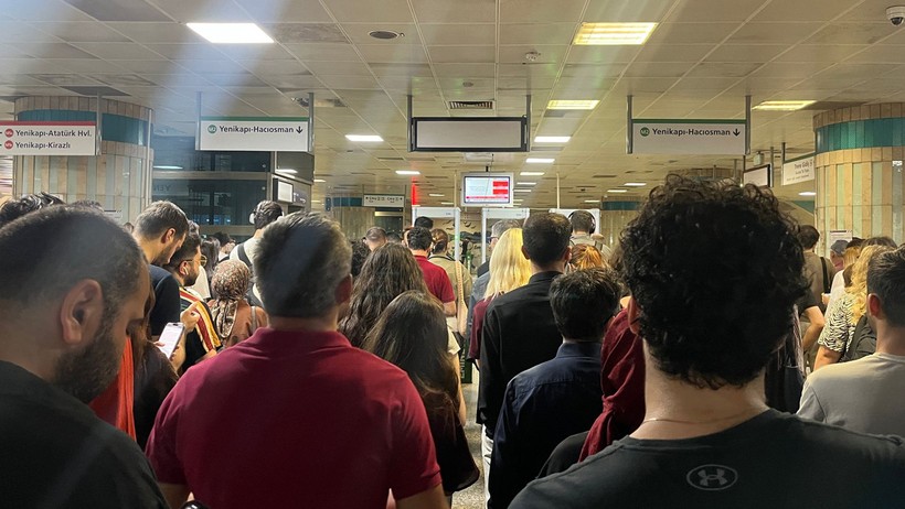Yenikapı-Hacıosman Metro Hattında Arıza! Seferlerde Aksama Yaşanıyor - Resim : 1
