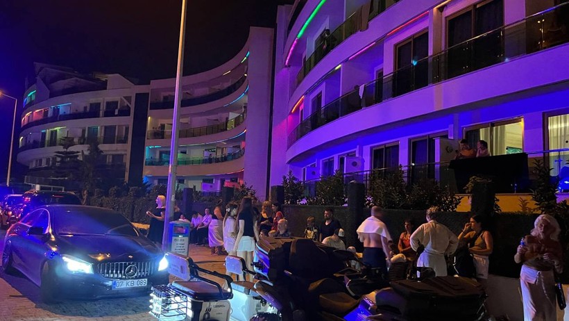 Antalya'da Lüks Otelde Yangın Paniği! 622 Turist Tahliye Edildi - Resim : 1