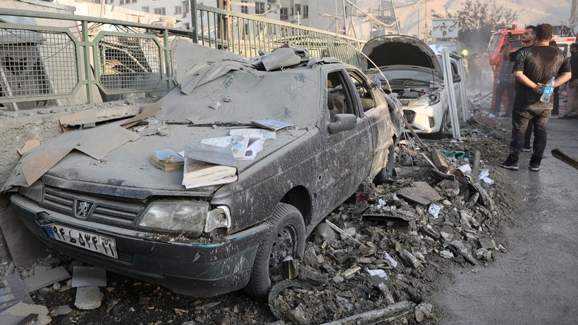 İran Yerle Bir Oldu! İşte İsrail Bombardımanı Sonrası İlk Kareler - Resim : 4