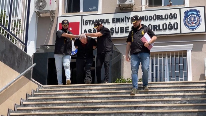 17 Yaşındaki Çocuğa ve Teyzesine İstismarda Bulunmuştu: 27 Yıl Hapisle Aranan 'Cinci Hoca' Yakalandı - Resim : 1