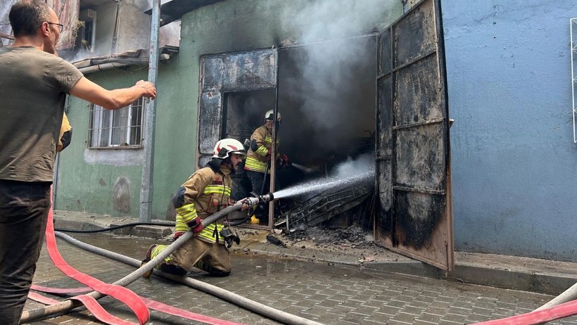 Manisa'da Yangın Paniği: 2 Ev Kullanılamaz Hale Geldi - Resim : 1
