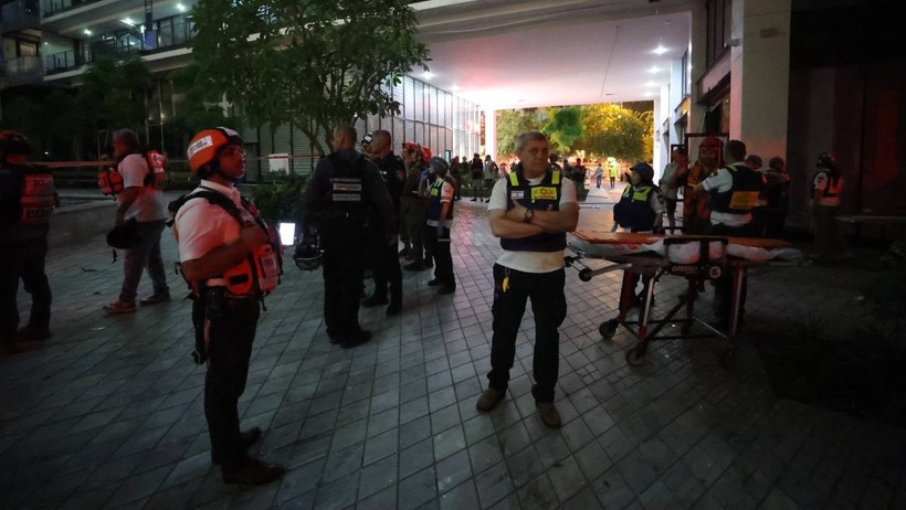 İsrail-İran Arasında Tansiyon Yükseliyor! Demir Kubbe Delindi, Tel Aviv Füzelerle Vuruldu: Ölü Sayısı Artıyor - Resim : 2