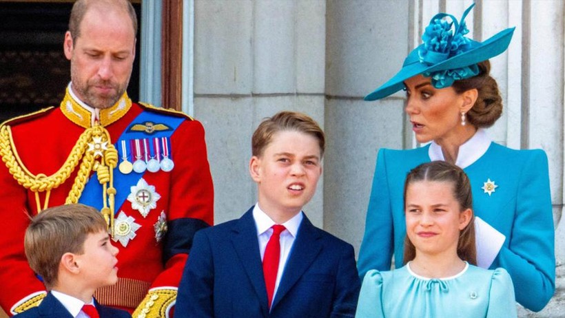 Kraliyet Balkonunda Dikkat Çeken Anlar! Afacan Prensi, Kate Middleton Dört Kelimesiyle Dize Getirdi - Resim : 2