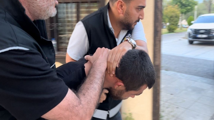 Genç Kadının Boğazına Bıçak Dayayıp Gasp Etti, Altınlarını Sahte Sanıp Almadı - Resim : 2