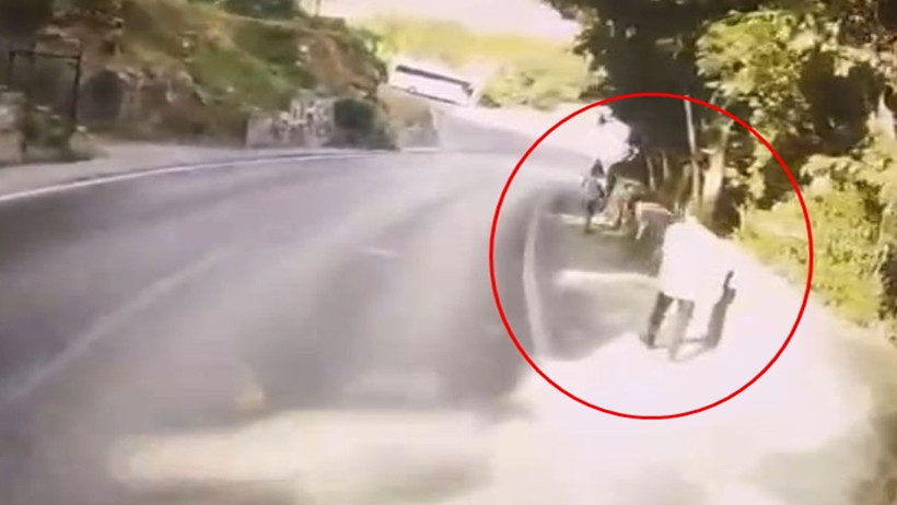 Genç Kadının Boğazına Bıçak Dayayıp Gasp Etti, Altınlarını Sahte Sanıp Almadı - Resim : 1