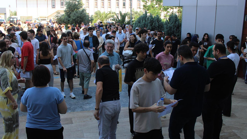 HER YIL AYNI MANZARA! YKS'nin Geç Kalanları... Sınav Maratonu İçin Değil, Gerçekten Koştular - Resim : 1