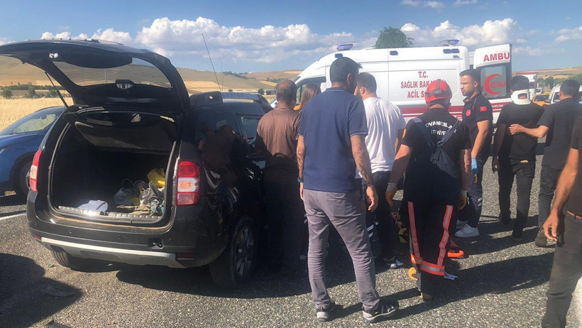 Elazığ’da Taksi ile Otomobil Çarpıştı: 2 Yaralı - Resim : 1