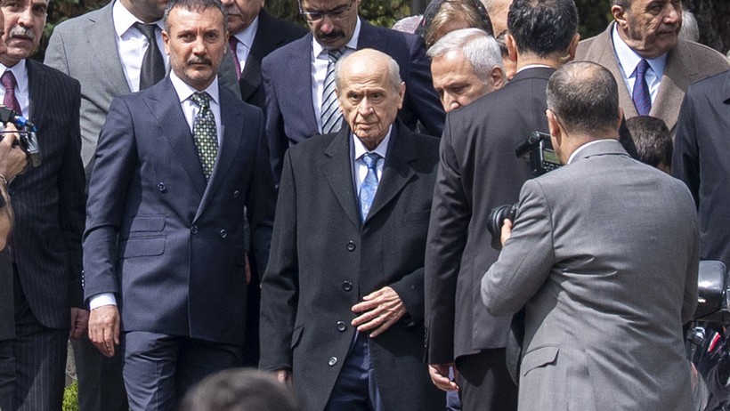 Tüm Gözler Devlet Bahçeli'ye Çevrilmişti! Aylar Sonra Gelen Konuşmada Dikkat Çeken Rozet... Ne Yazıyordu? - Resim : 2
