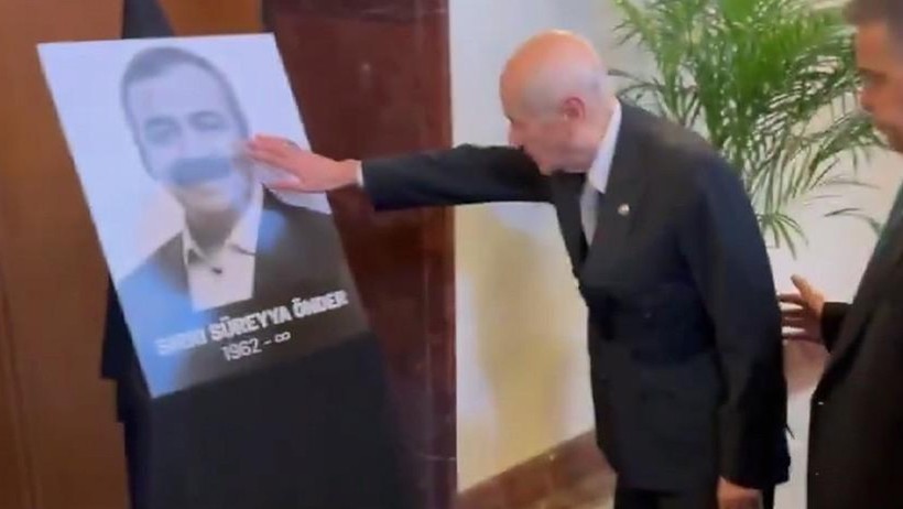 Tüm Gözler Devlet Bahçeli'ye Çevrilmişti! Aylar Sonra Gelen Konuşmada Dikkat Çeken Rozet... Ne Yazıyordu? - Resim : 3
