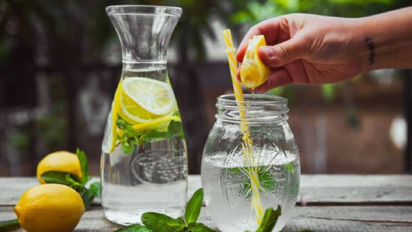 1 Ay Boyunca Aç Karna Limonlu Su İçince Vücutta Neler Oluyor? Etkisine İnanamayacaksınız - Resim : 1