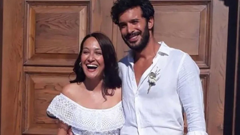 Cesur Sahne Sonrası Barış Arduç ve Gupse Özay Ayrıldı mı? İşte Gündem Olan Sosyal Medya Paylaşımı - Resim : 1