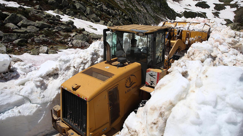 Türkiye’de İki Mevsim Bir Arada! Tüm Ülke Kavrulurken O il Karla Mücadele Ediyor - Resim : 2