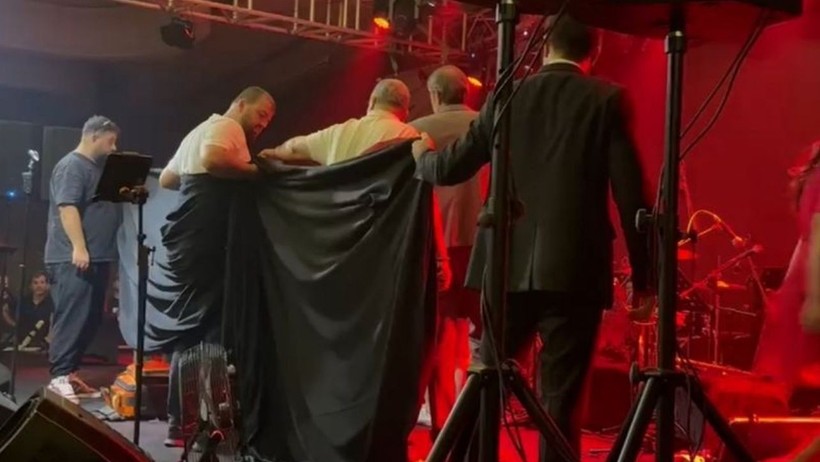 Ünlü Sanatçı Sevcan Orhan Sahnede Fenalaştı: O Anlar Akıllara Volkan Konak'ı Getirdi - Resim : 2
