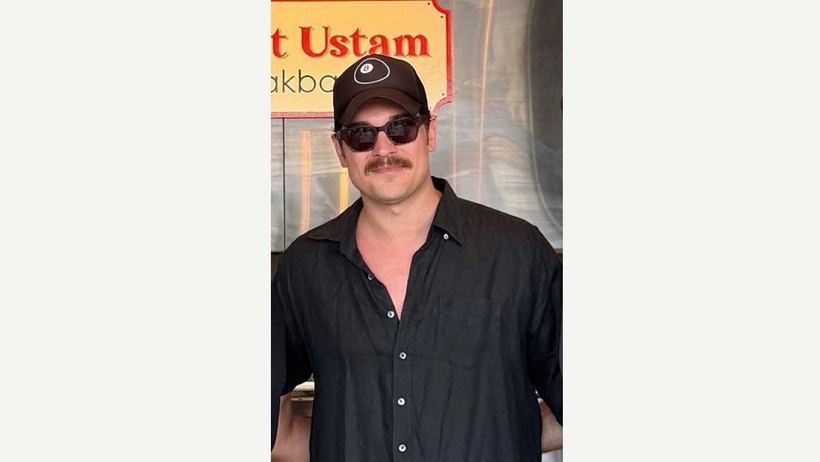 Çağatay Ulusoy'dan Çıldırtan Yeni İmaj! Eşref Tek'e Ara Verince Soluğu Berberde Aldı, Görenler Beğeni Yağdırdı - Resim : 3