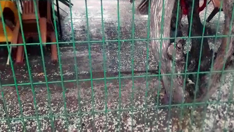 Kağızman’da Dolu ve Sağanak Hayatı Felç Etti - Resim : 1