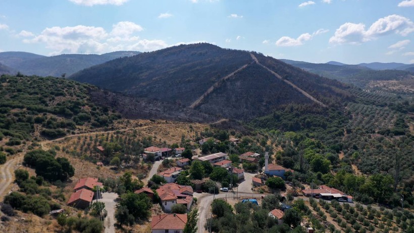 Türkiye'nin Dört Bir Yanından Alevler Yükseliyor, 3 İlde 50 Binden Fazla Kişi Tahliye Edildi - Resim : 10