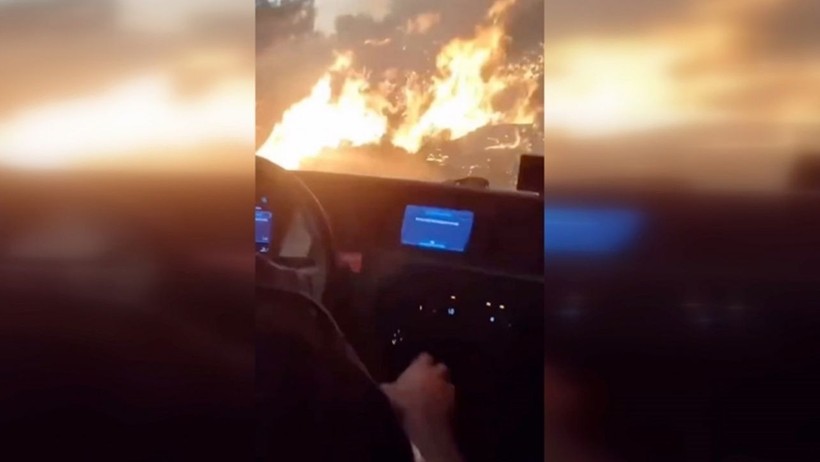 Hatay'da Yangın Felaketi! İtfaiye Aracı Alevlerin Arasında Kaldı: Allah'ım Yardım Et! - Resim : 1