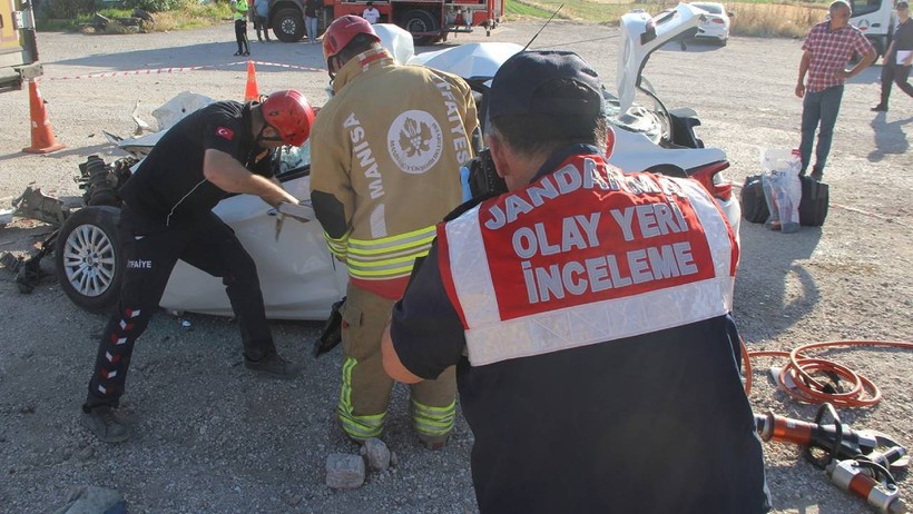Manisa'da Katliam Gibi Kaza! Baba ve 3 Çocuğu Hayatını Kaybetti - Resim : 2