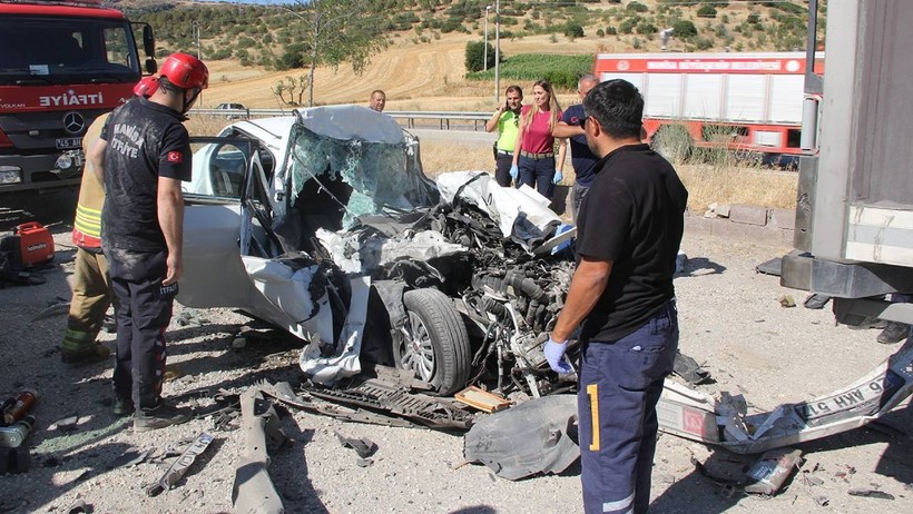 Manisa'da Katliam Gibi Kaza! Baba ve 3 Çocuğu Hayatını Kaybetti - Resim : 3