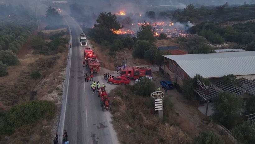 Yangın Kabusu İzmir'i Sardı: Köyler Boşaltıldı, Otoyol Kapandı - Resim : 4