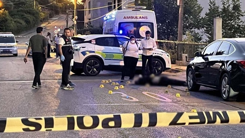 Sokak Ortasında Kanlı Hesaplaşma: Baba ile Oğlu Kurşunlara Hedef Oldu - Resim : 2