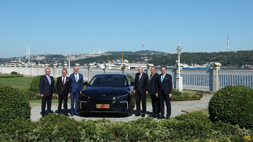 Cumhurbaşkanı Erdoğan'dan Togg T10F'ye İlk Test Sürüşü: Sedan Model Yola Çıktı - Resim : 3