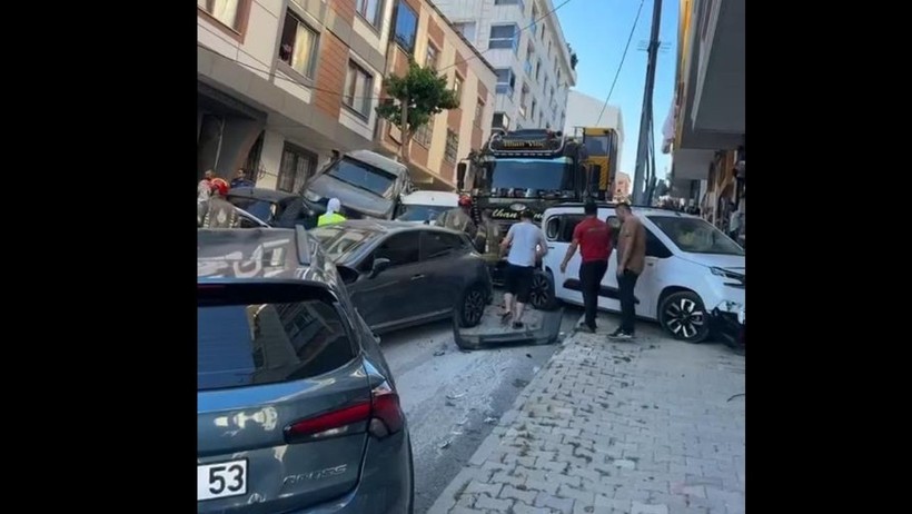 Başakşehir'de Faciadan Dönüldü: Vinç, Park Halindeki 23 Aracı Biçti - Resim : 3