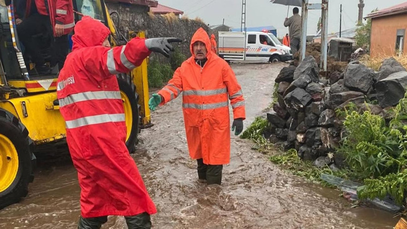 Kars’ta Sel Felaketi: Hayvanlar Can Verdi, Evler Sular Altında - Resim : 3