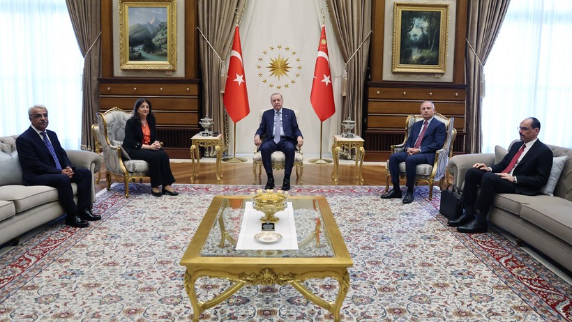 Külliye'de Kritik Zirve: Cumhurbaşkanı Erdoğan-İmralı Heyeti Görüşmesi Sona Erdi - Resim : 1