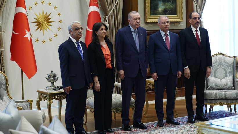 Külliye'de Kritik Zirve: Cumhurbaşkanı Erdoğan-İmralı Heyeti Görüşmesi Başladı - Resim : 2