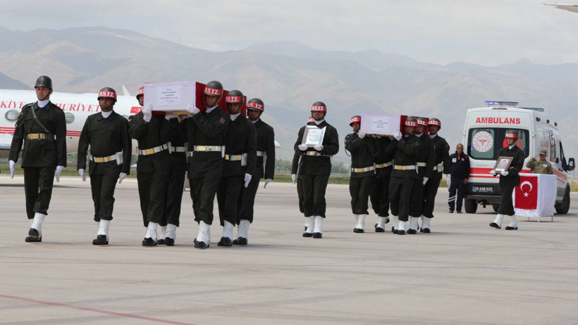 6 Pençe-Kilit Şehidine Acı Tören - Resim : 3