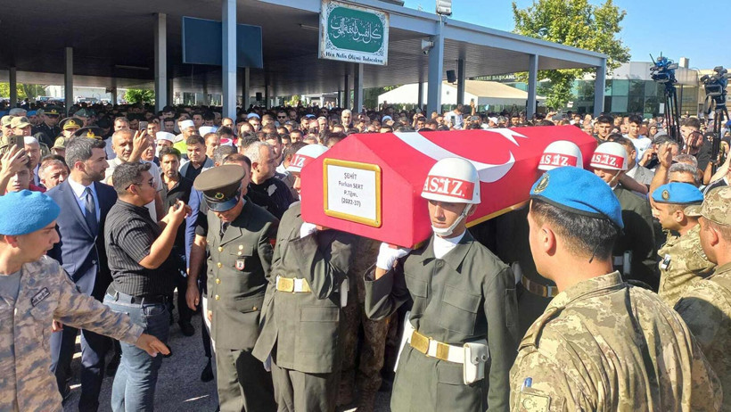 Acı Tüm Yurdu Sardı: Türkiye Şehitlerine Gözyaşlarıyla Veda Etti! Yürekleri Dağlayan Anlar - Resim : 1