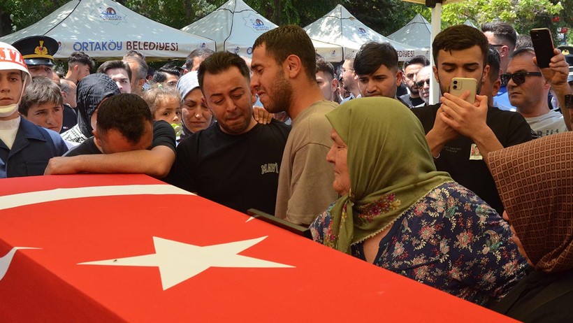 Türkiye Şehitlerine Gözyaşlarıyla Veda Ediyor - Resim : 5