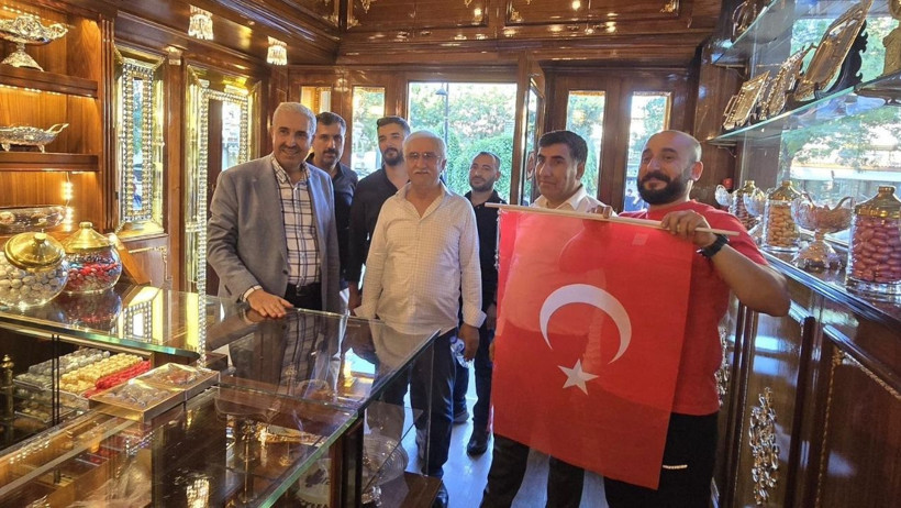 Diyarbakır Surlarına Türk Bayrakları Asıldı - Resim : 1