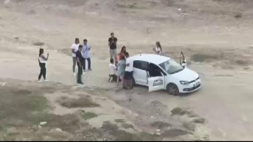 Görenler Şoke Oldu: 'Vurulma' Mizanseniyle Evlilik Teklifi Karakolda Bitti - Resim : 1