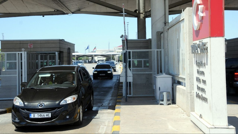 Gurbetçiler Türkiye'ye Koştu: Sınır Kapılarında Yoğunluk - Resim : 2